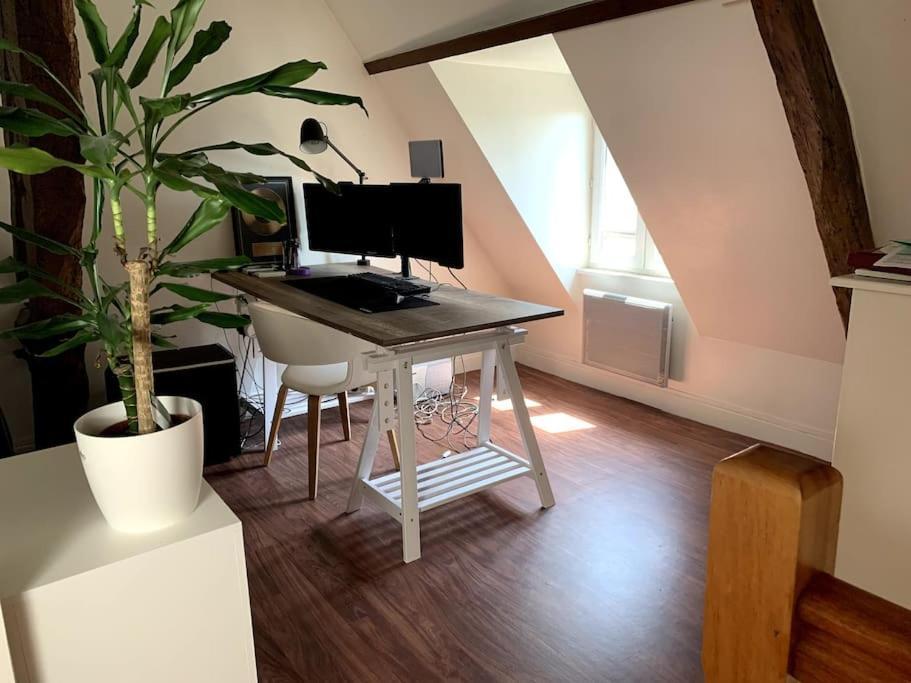 Superbe Duplex Centre-Ville Avec Parking Gratuit Auxerre Luaran gambar